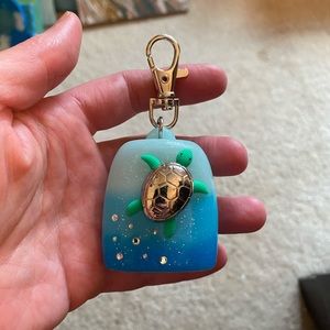 Sea turtle sanitizer holder